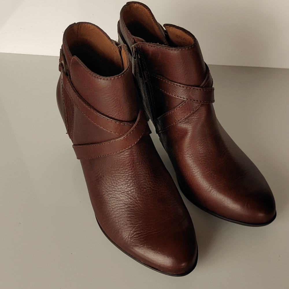Women's Size 7.5 Nurture Jerilyn Ankle Boots in Brown
